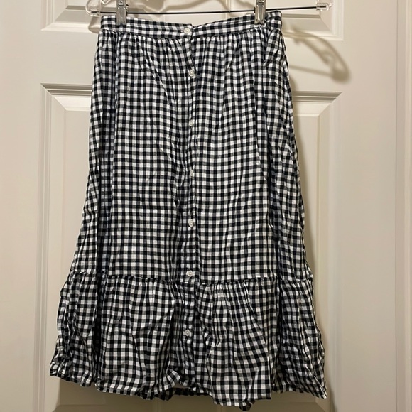 Gingham midi skirt great for any spring event - Picture 1 of 2